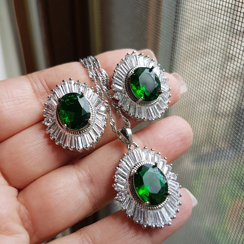 Swarovski Elements 925 Silver Emerald Green Oval Baguette Starburst Ring NEW - Picture 10 of 13